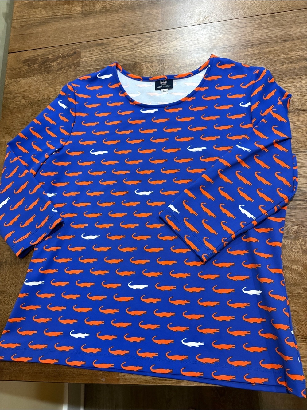 Ladies top sailor sailor XL. 3/4 sleeves. Gators fan. Stretchy. Blue & orange